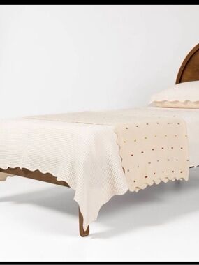 Gathre - Twin Knotted Bed
Blanket Dotted Natural